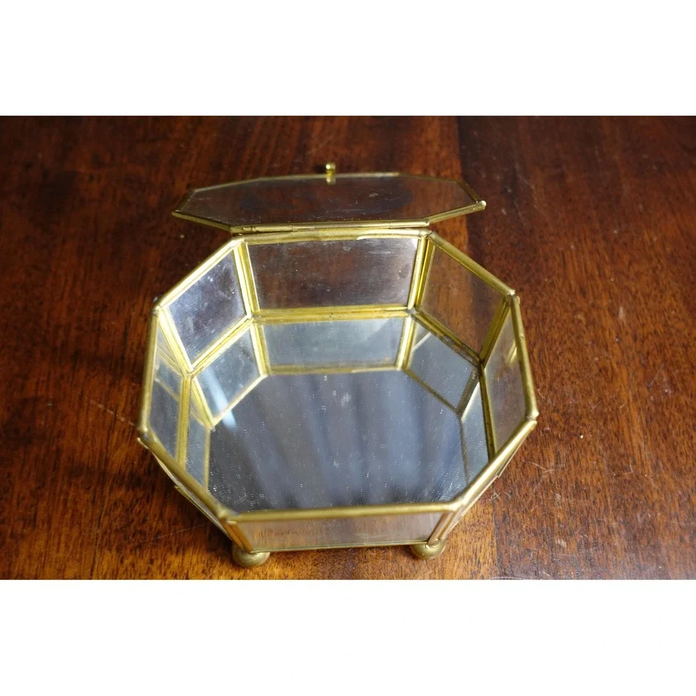 glass gold trim and hinged lid footed octagon jewelry‎ box with mirrored base